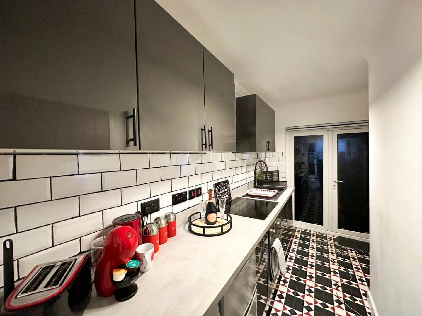Boutique Backyard Bungalow - Brimsdown Enfield Exteriör bild
